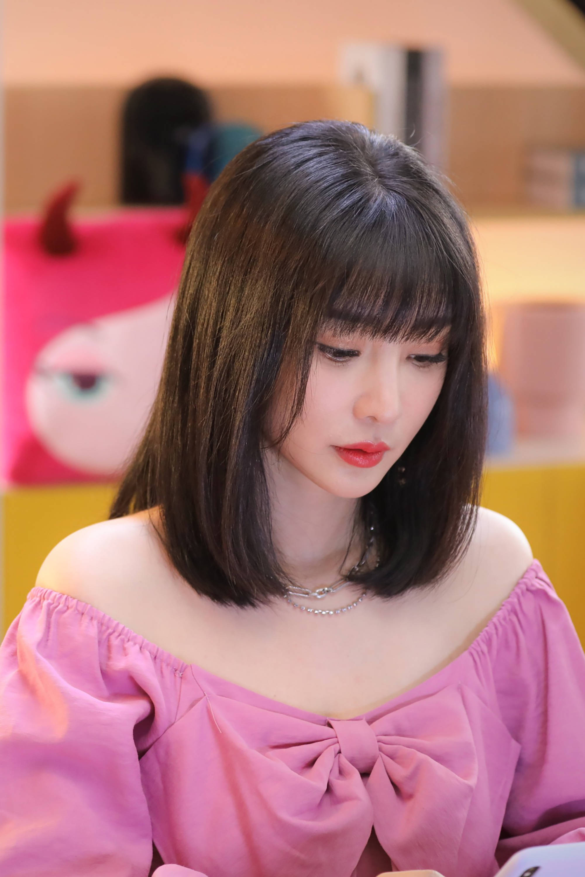 最后,我们也不能忽略柳岩的年龄因素.