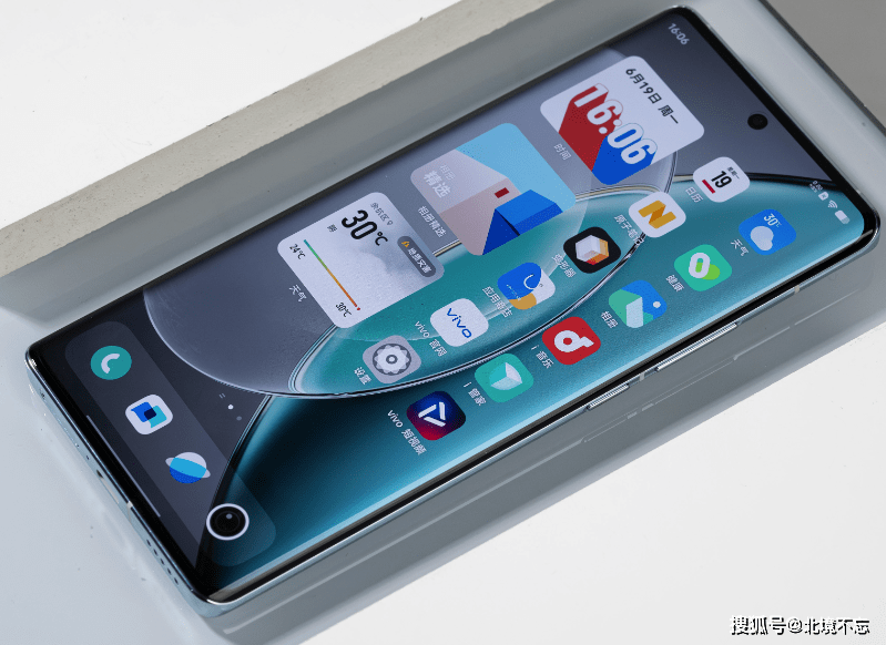 vivo开启新一轮跌价,蔡司影像 4nm芯片 120w闪充,256gb仅3239元_摄影