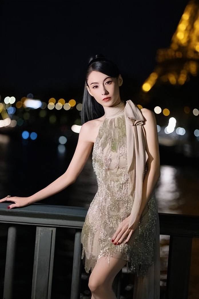 张柏芝时装周活动惊艳亮相 无袖流苏礼服点亮巴黎夜幕_造型_气质_经典