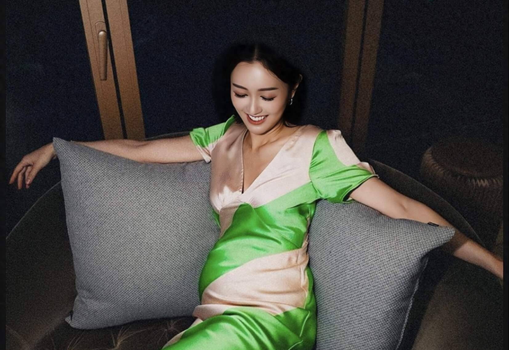 tvb富家女怀孕八个月,孕肚不明显上围变丰满,网友猜测要生男孩_袁伟豪