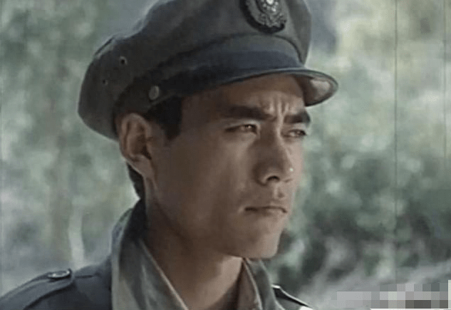 1980年出演的《大渡河》,让陈宝国积攒了不少名气,初次步入演艺圈的