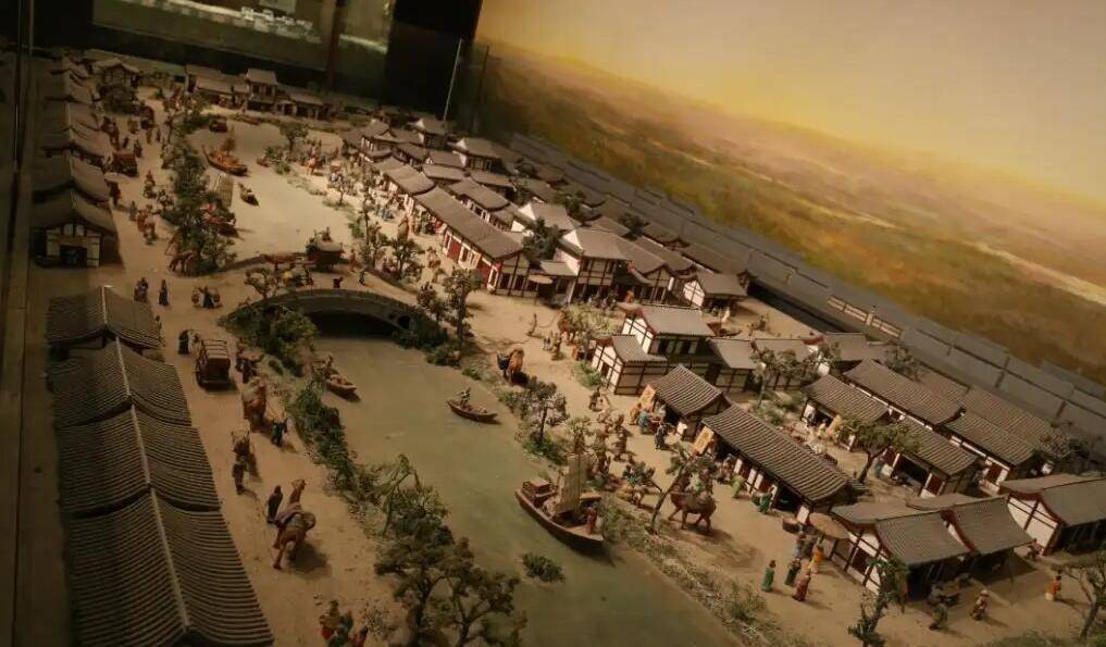 唐朝长安城的西市为什么要比位于人口稠密区的东市繁华?