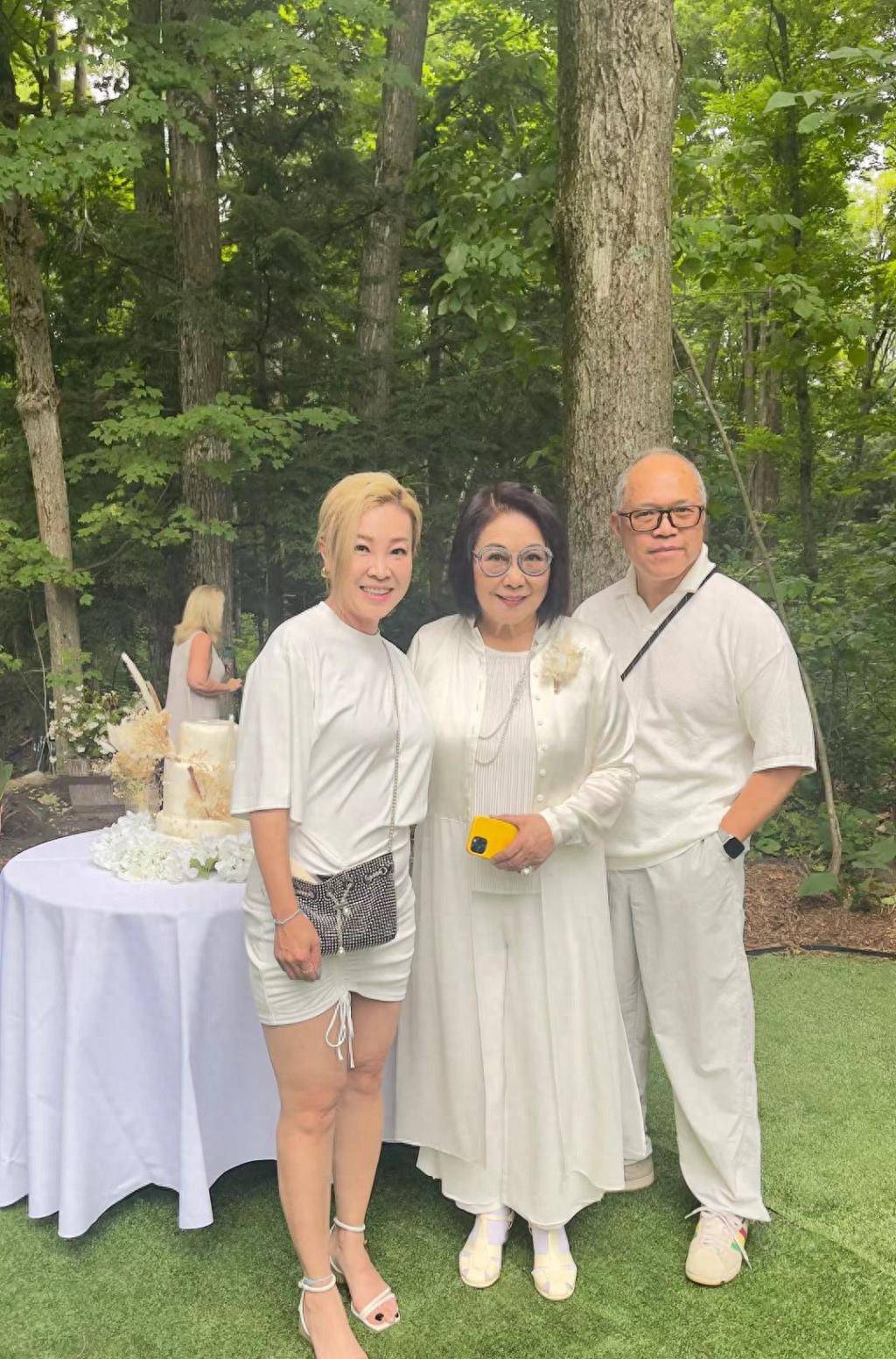 李司棋庆73岁生日!