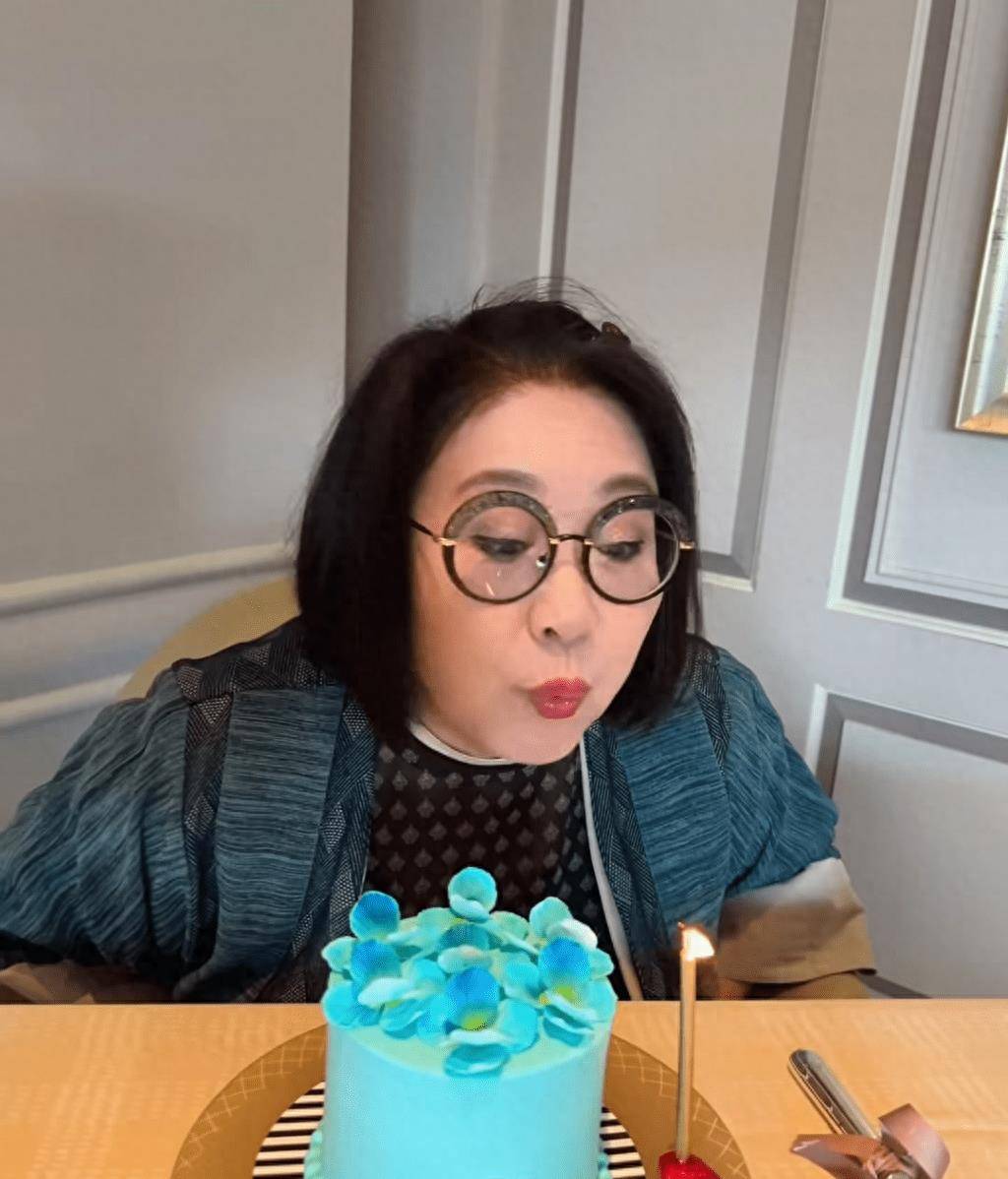 李司棋庆73岁生日!