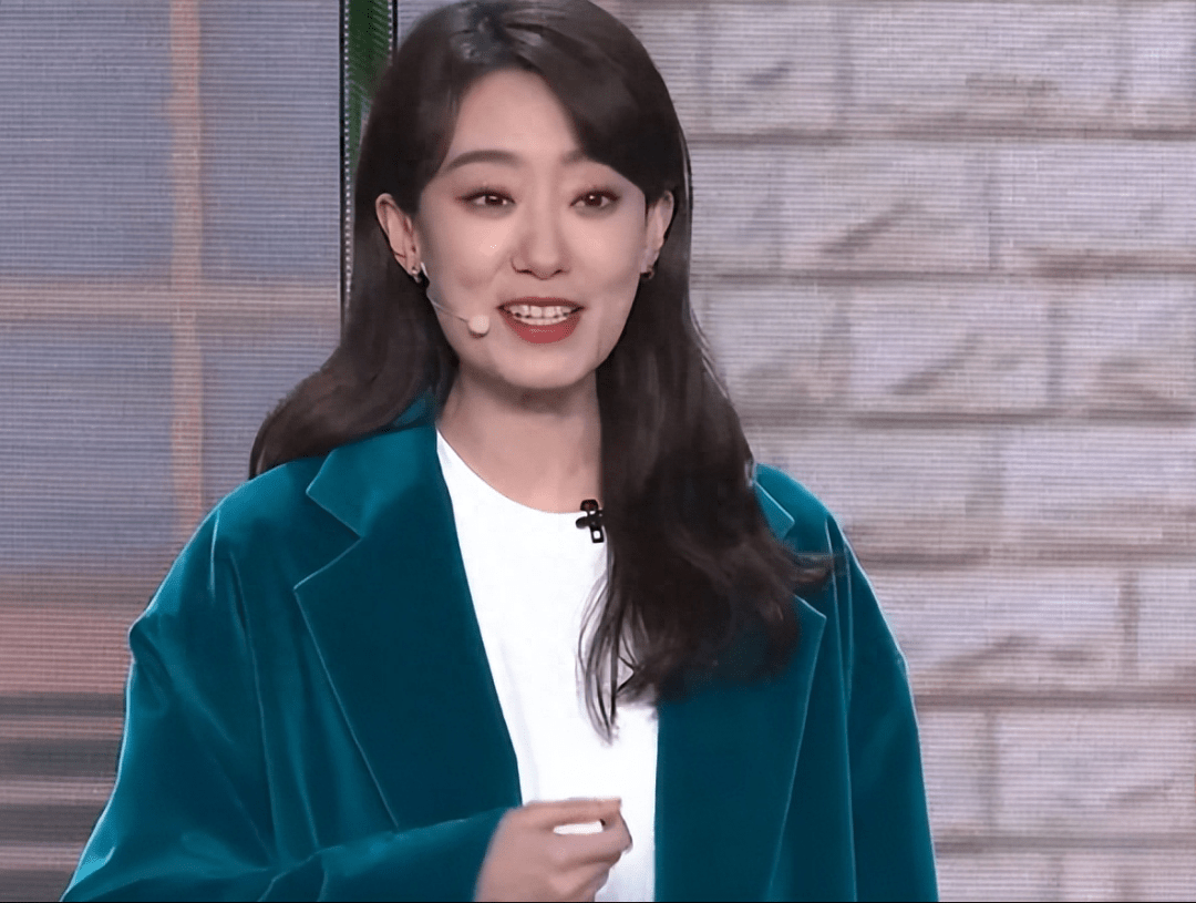 其三,张小斐在2018年参加了《我就是演员》,这种表演竞技类节目,本质