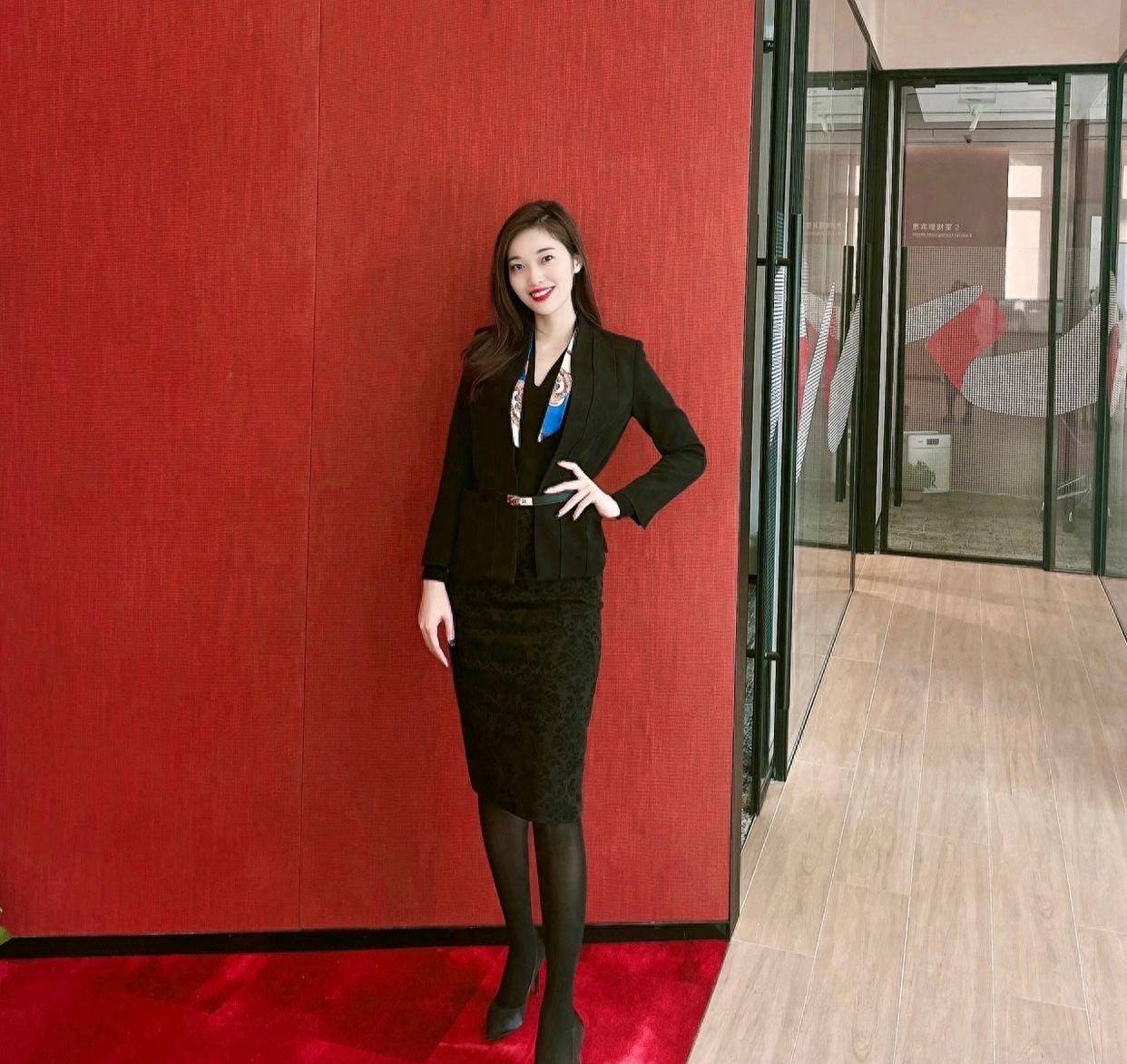 很多行业的从业者,比如我们都知道的保险行业,都特别喜欢黑丝袜