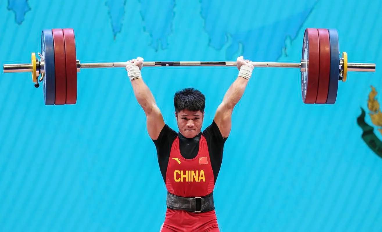 金鸡独立冠军 李发彬:实现了个人举重生涯的"大满贯".