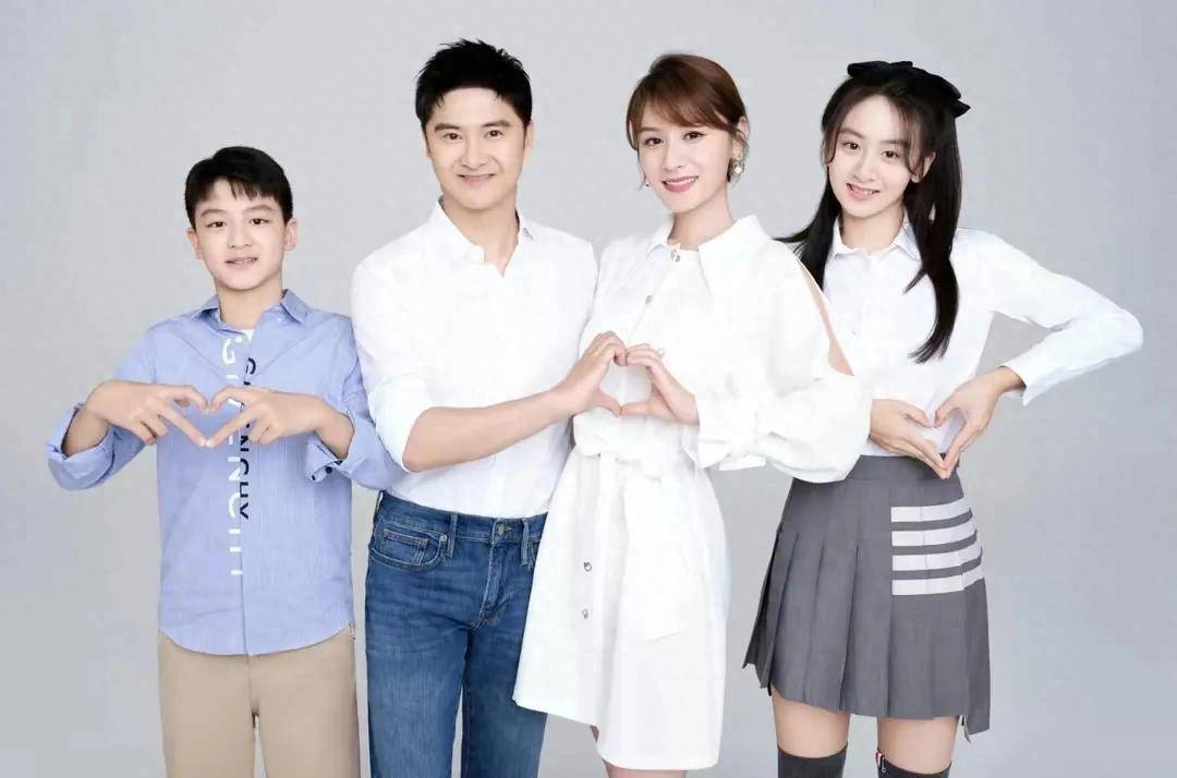 田亮父女广告秀,15岁森碟身高直追爸爸腿一样粗,长得像兄妹_家庭_成长