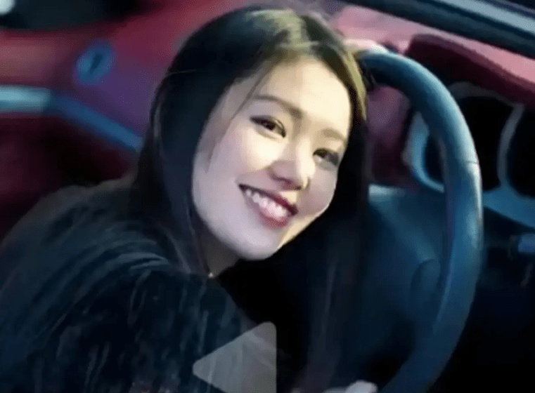 颜值超高生活奢靡,三个孩子都不是省油的灯_许熙芸_恒大_网友