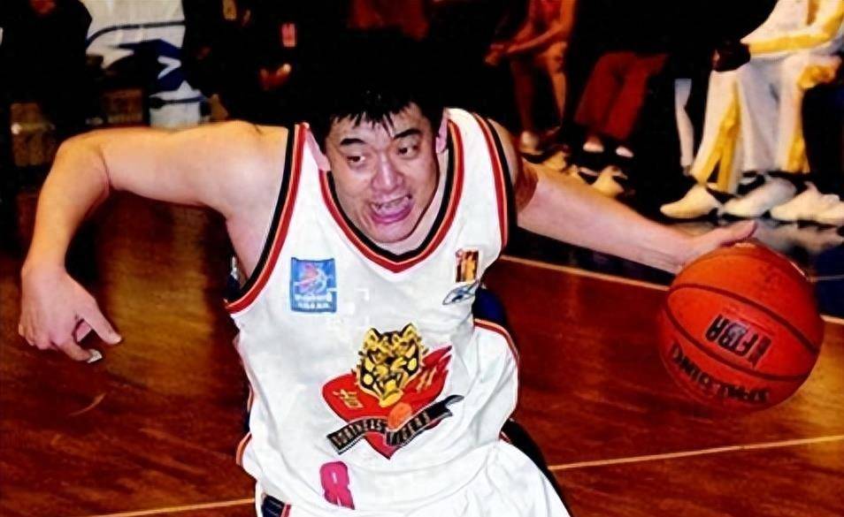 cba"虎王"孙军:妻子是貌美女主持,女儿身兼多职,进军娱乐圈_比赛_篮球
