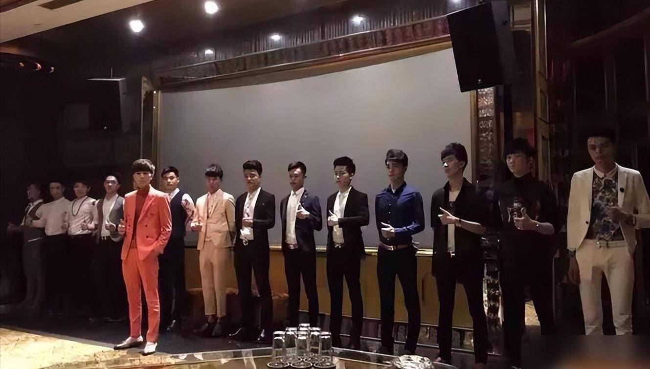 16年广东酒店招聘男公关,陪玩陪酒陪睡,调查才知200人被骗百万_小张