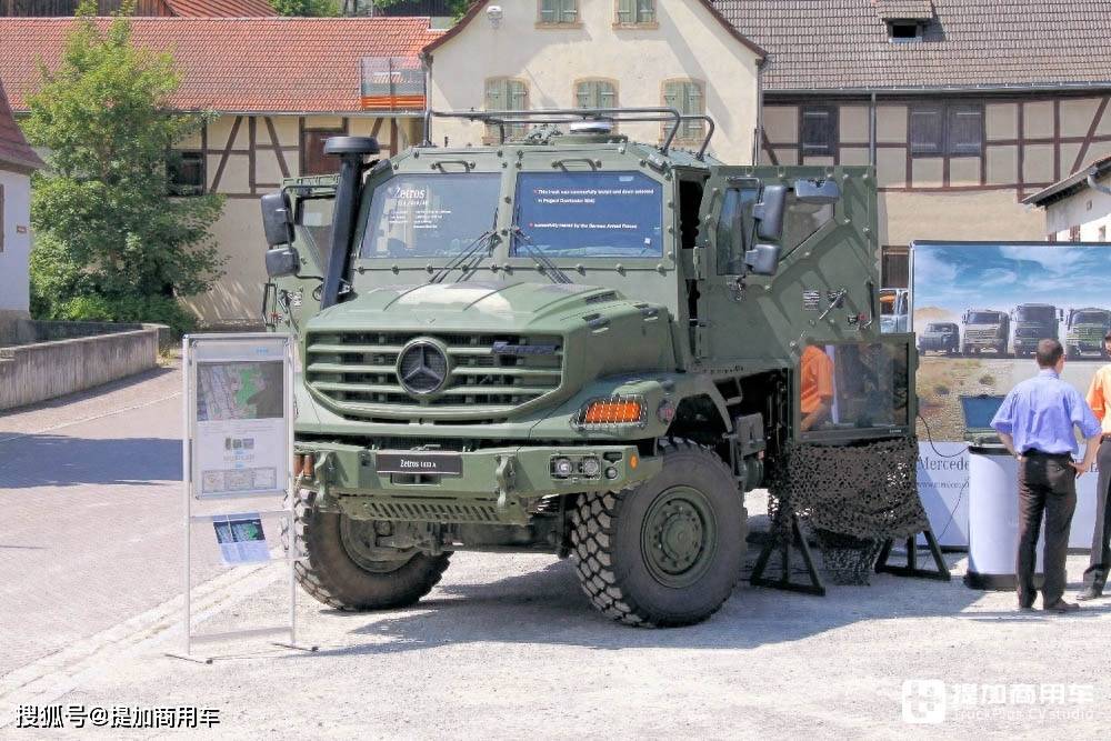 我们今天文章的主角是一台军用版本的奔驰zetros 1833 4x4卡车,它搭载