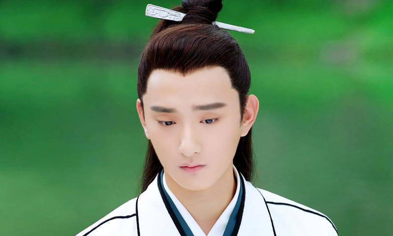 于小彤新剧一人分饰两个角色,曾出演贾宝玉被批评演技,网友不抱希望