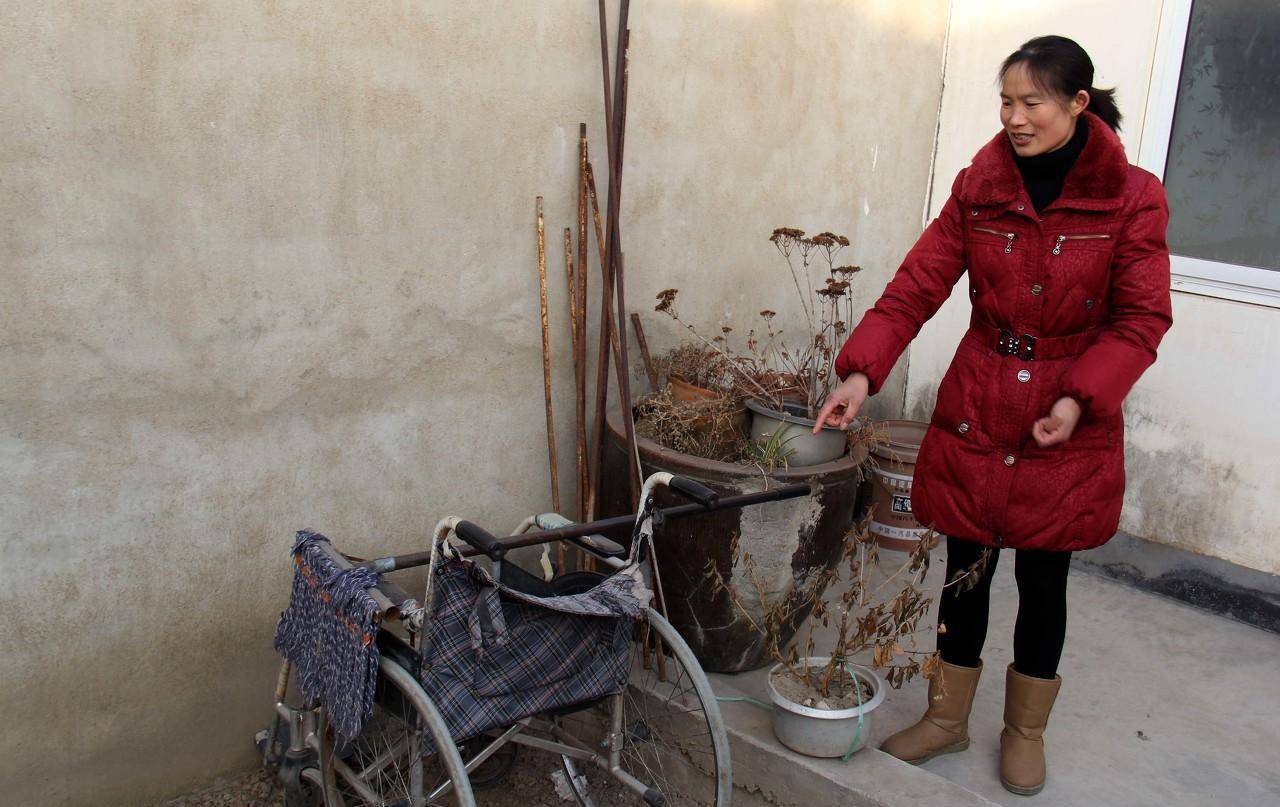 中国好媳妇:丈夫高位截瘫,公公瘫痪,婆婆白内障,她却不离不弃_伏霞