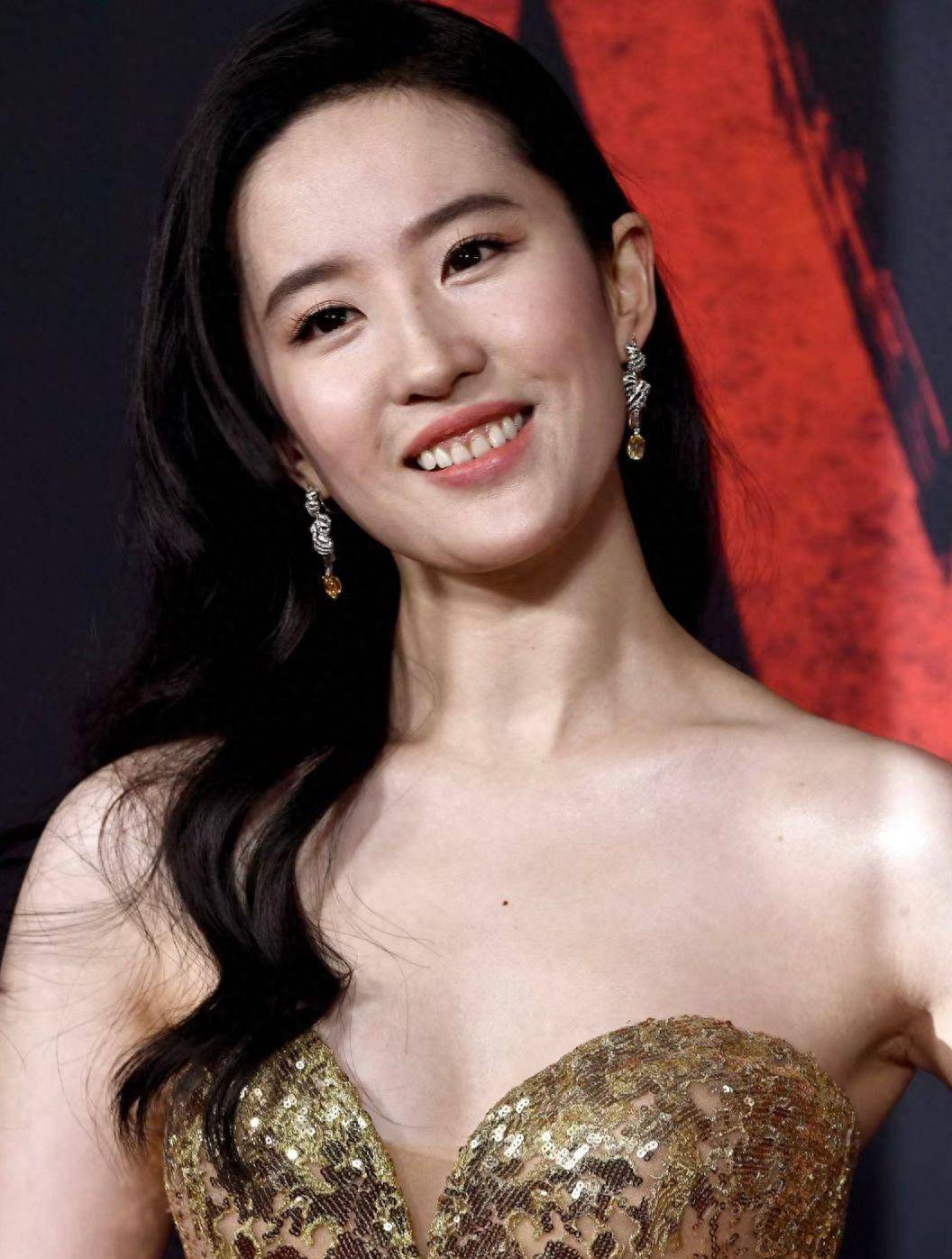 比龅牙更拉垮的是"露牙龈",一笑就拉低颜值,连刘亦菲都中招了_影响