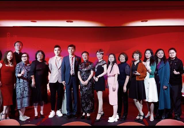 旅英主持人张宁Adelina担任全英大型庆典活动司仪