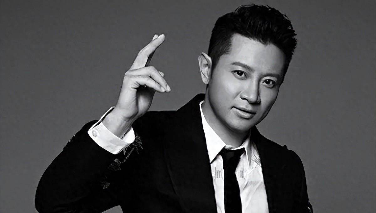 54岁歌手罗中旭被曝婚内出轨,女方公开亲密合影,曝光细节_事件_女友