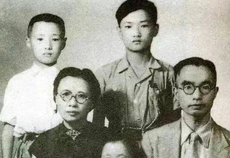 “我党”他是朱自清的儿子，18岁入党，1949年立下大功，1951年被枪决