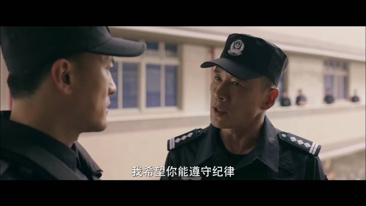 9上线的《非常警察》,是部能引人入胜的警匪动作片_特警_劫匪_武强