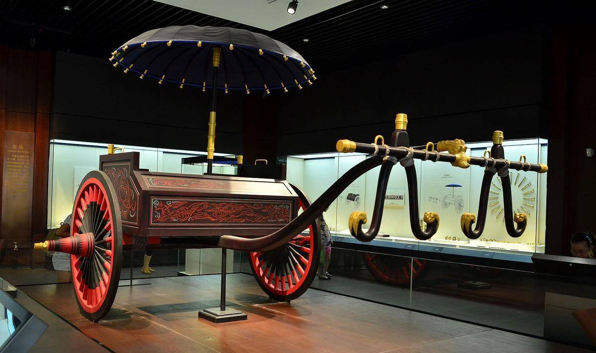 【刘胜安车复原模型】安车在古代指坐乘之车,常驾四匹马.