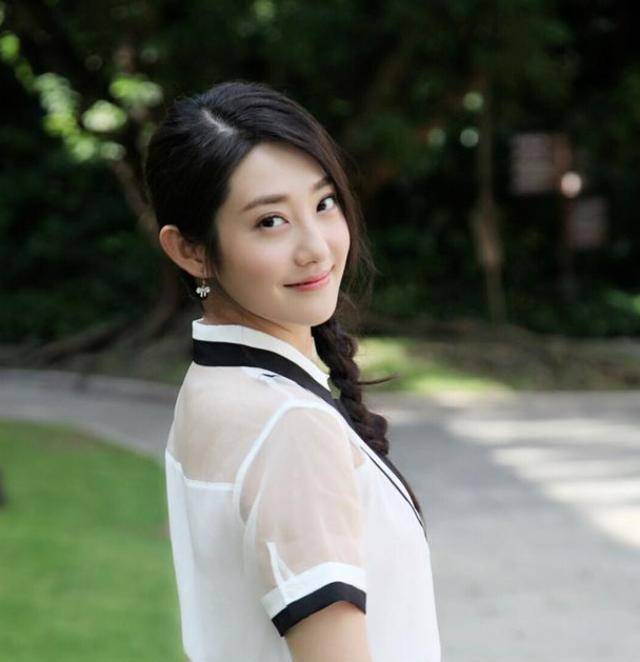 刘琪奕在《庆余年》中饰演滕梓荆的夫人,虽然戏份不多,但以这部剧的