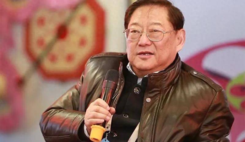 李元霸(李文峰),1971年出生于香港,是香港电影界的一颗新星.