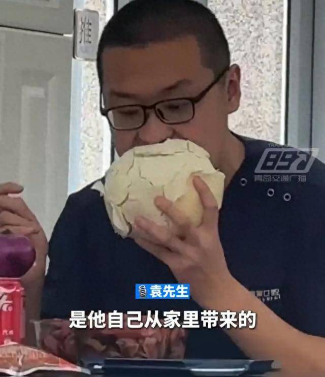 山东一男子午饭自带plus版大包子,网友：山东这边饭量太大了