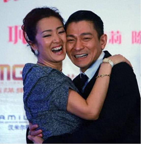 11,刘德华与"地球之花"莫妮卡.