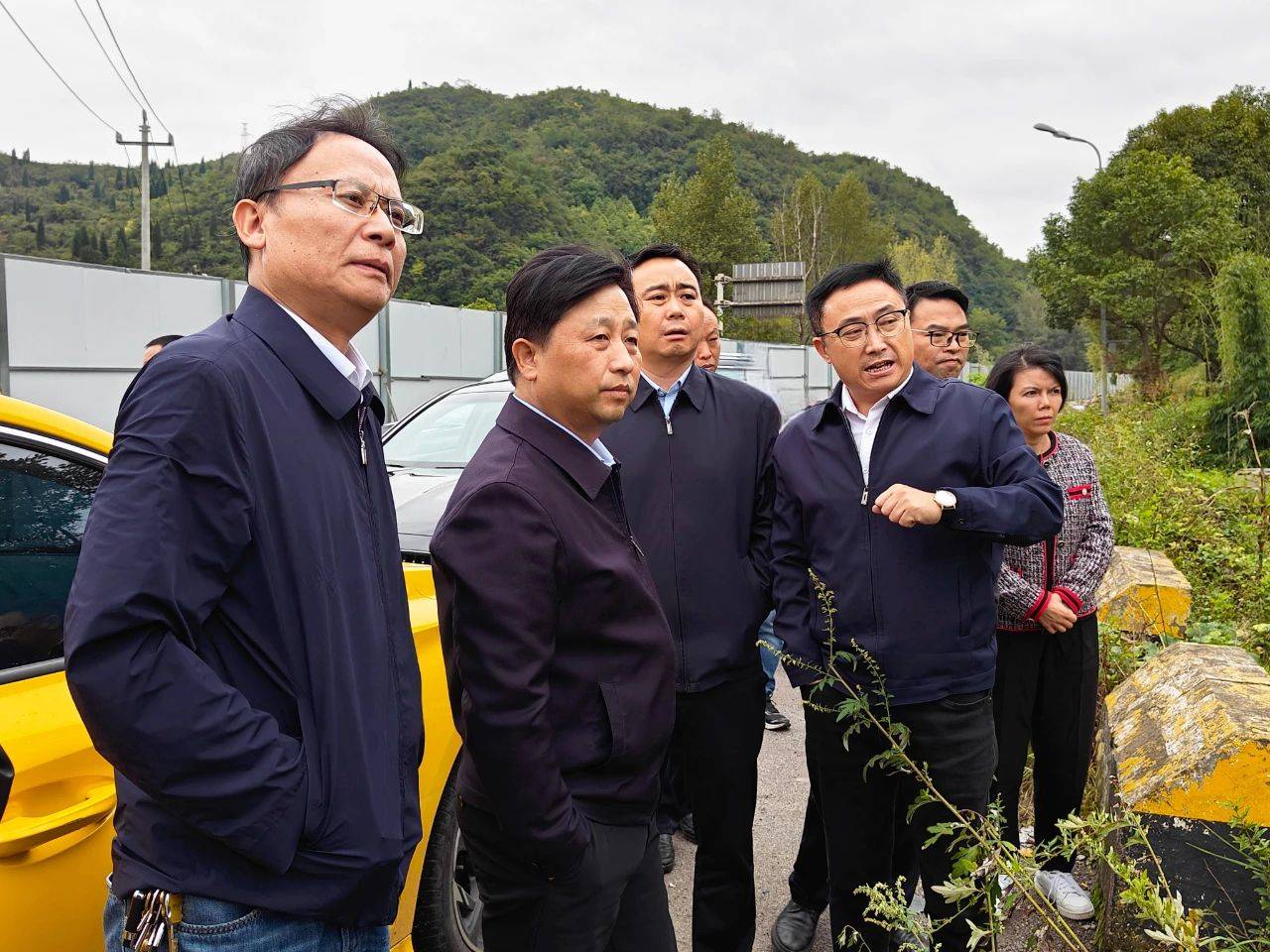 清镇市长吴永康开展巡河工作_整治_问题_河道