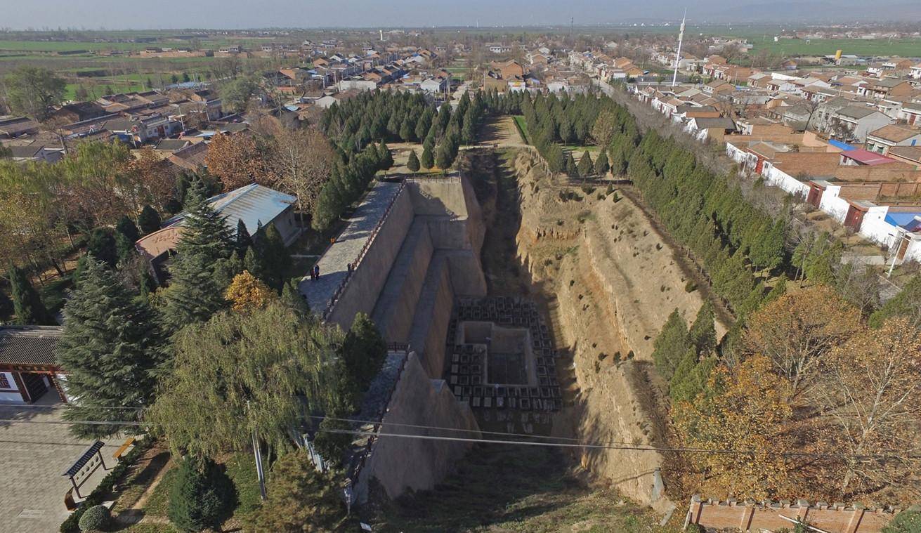 秦景公墓地又称秦公一号大墓,位于陕西宝鸡市风翔县,这座墓地历时十年