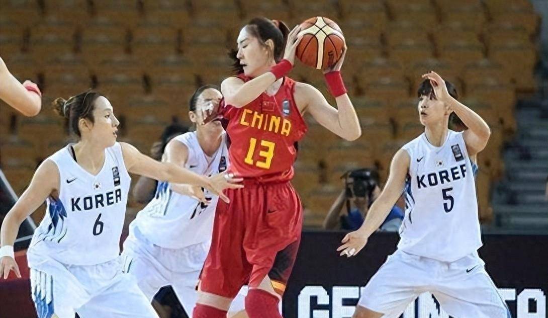 她是我们女篮第一女子,库里曾看直了眼并趁机揩油,如今幸福美满_赵爽