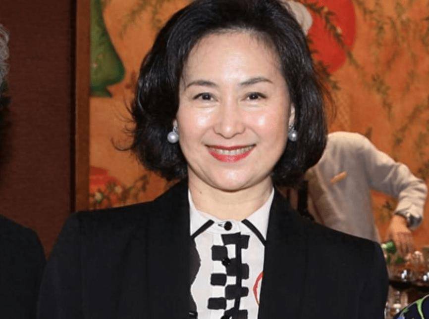 不顾世俗为陈百强扶灵,身价过百亿却孑然一身_何鸿燊_曾昭仪_张国荣