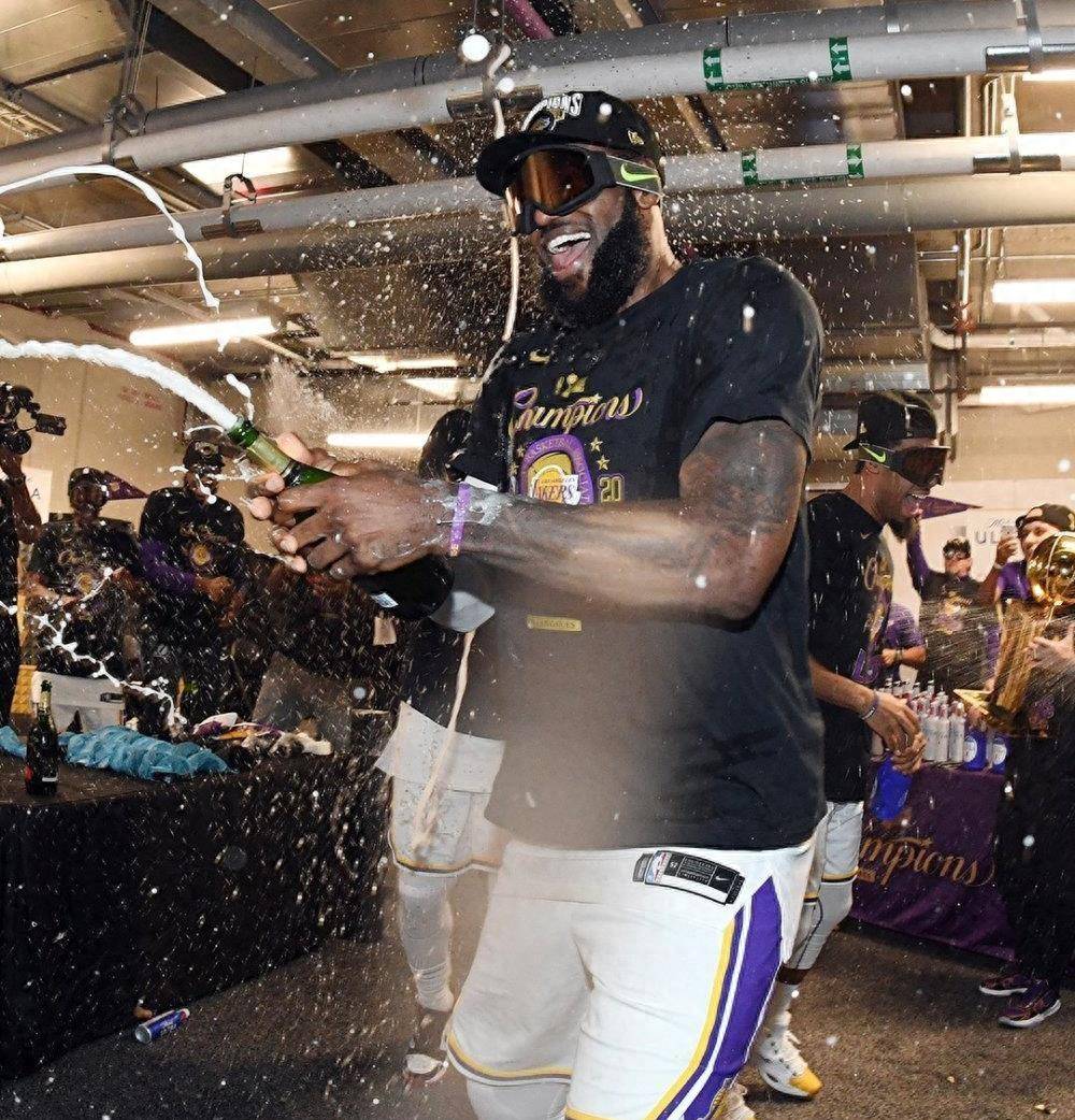 詹姆斯转发抽雪茄照感慨_部分_辉煌_球员