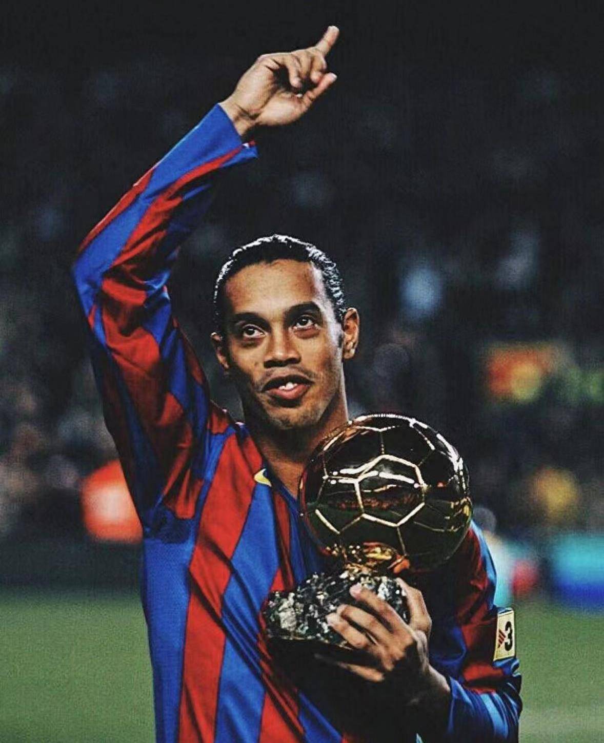 冠绝足坛的小罗:唯一无可替代的球感天才!_巴萨_训练_足球