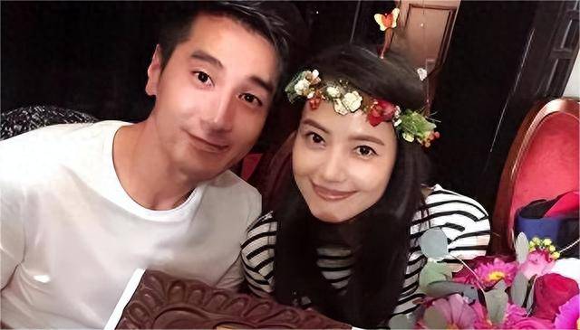 赵又廷高圆圆送孩子上学,随后一起回家,恩爱十足!_夫妻_娱乐_女儿