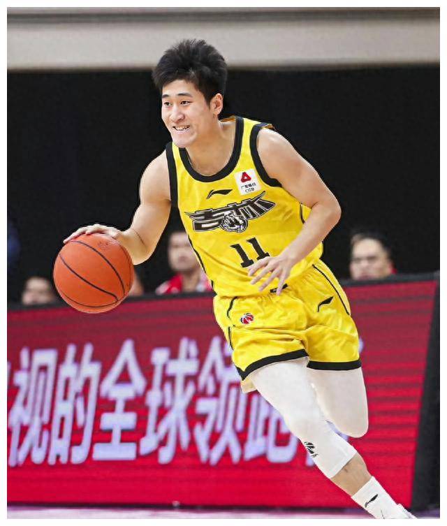 沙拉木重回巅峰,姜伟泽稳中有升,2大新秀闪耀赛场_比赛_篮板_身高