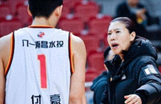 女篮代表展淑萍:儿子六岁丈夫去世,再婚带儿子付豪改嫁给裁判_球员