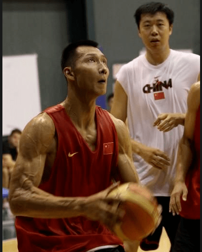 姚明的手臂,易建联的手臂,周琦的手臂,没有对比 就没有尴尬_肌肉_球员