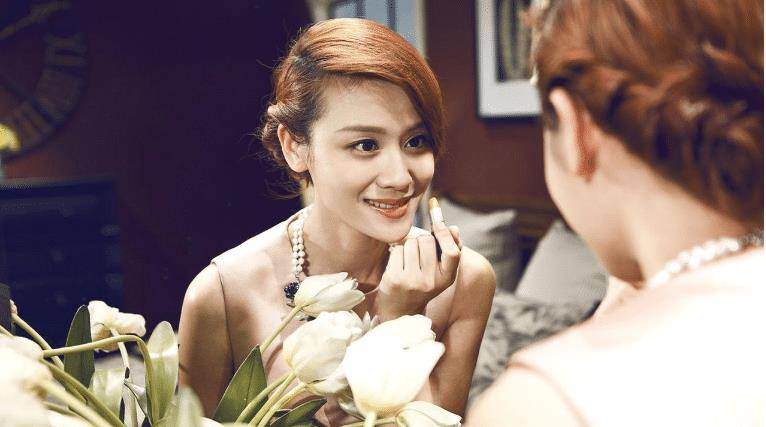 她23岁嫁世界冠军,却因艺人出身被婆婆嫌弃,坐月子都是在娘家_叶一茜