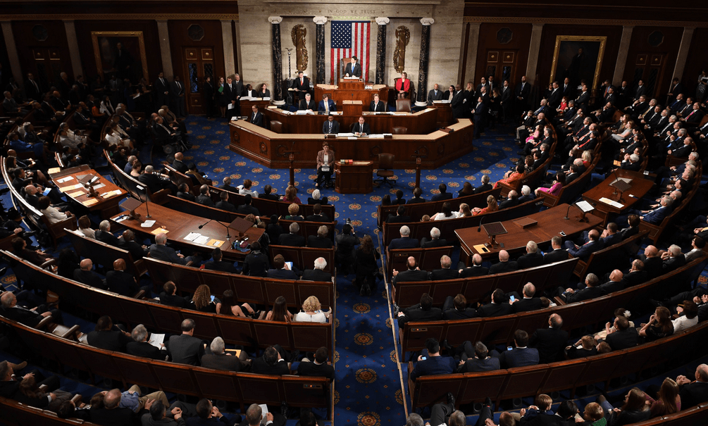 据悉,上周五美国国会"战略态势委员会"发表了一份长篇累牍的报告,140