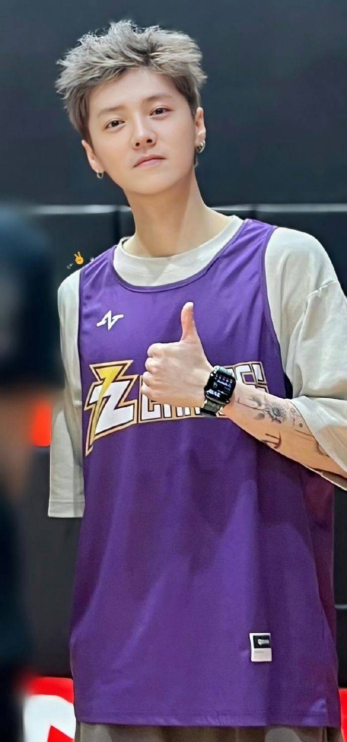 染发戴耳环纹身嫩得掐出水_变化_外貌_现象