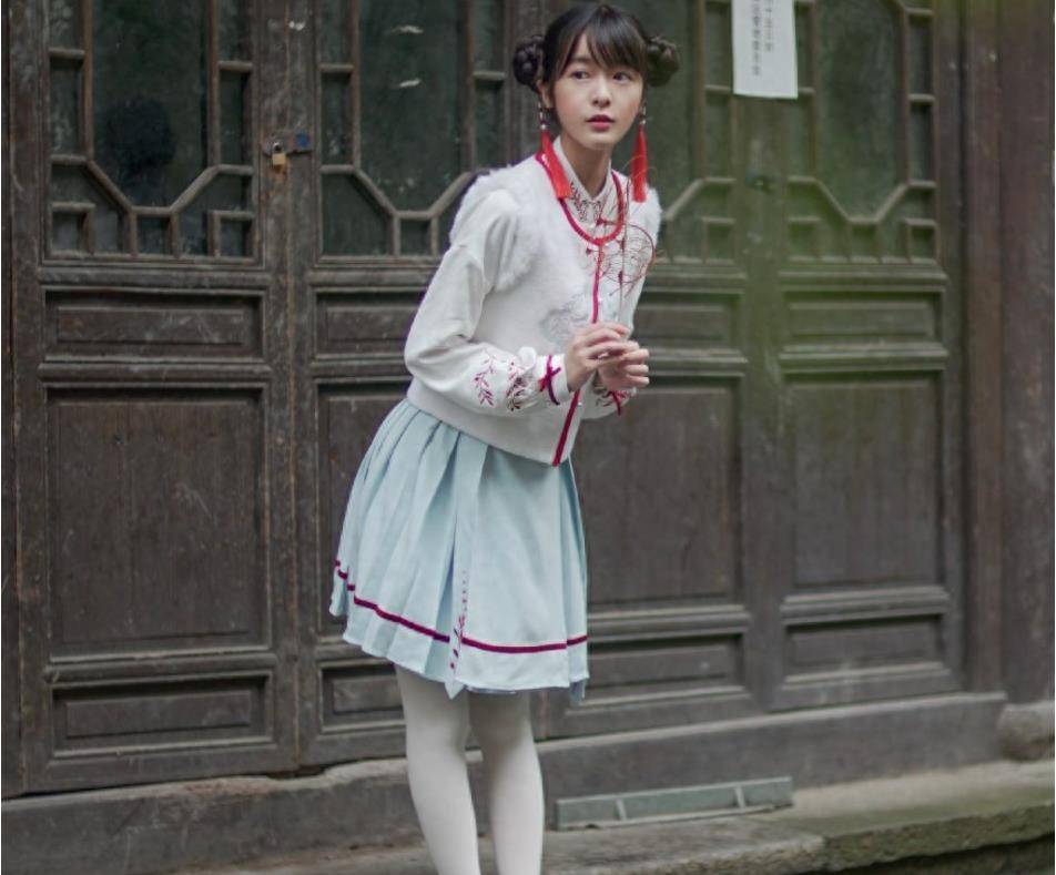 萌妹子徐娇挑战哪吒颜值,白袜仙女裙干净极了!_气质_时尚_魅力