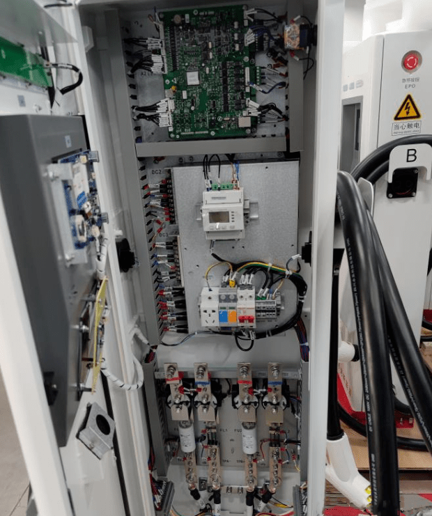 djsf1352-rn导轨式直流电能表带有双路直流输入,主要针对直流充电桩等