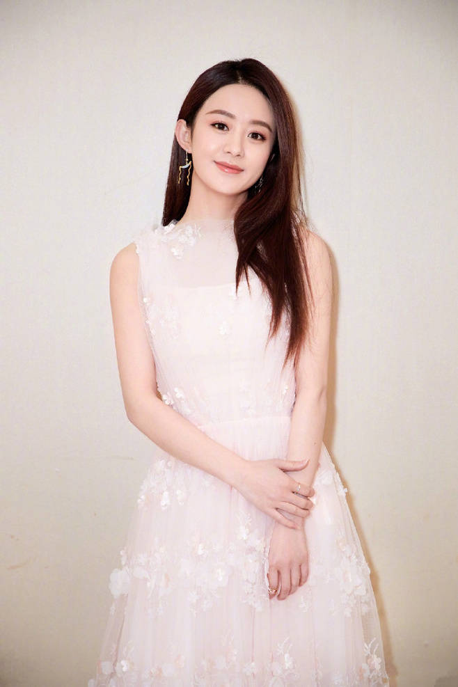 赵丽颖大秀马甲线!巴掌腰比头围还要小?