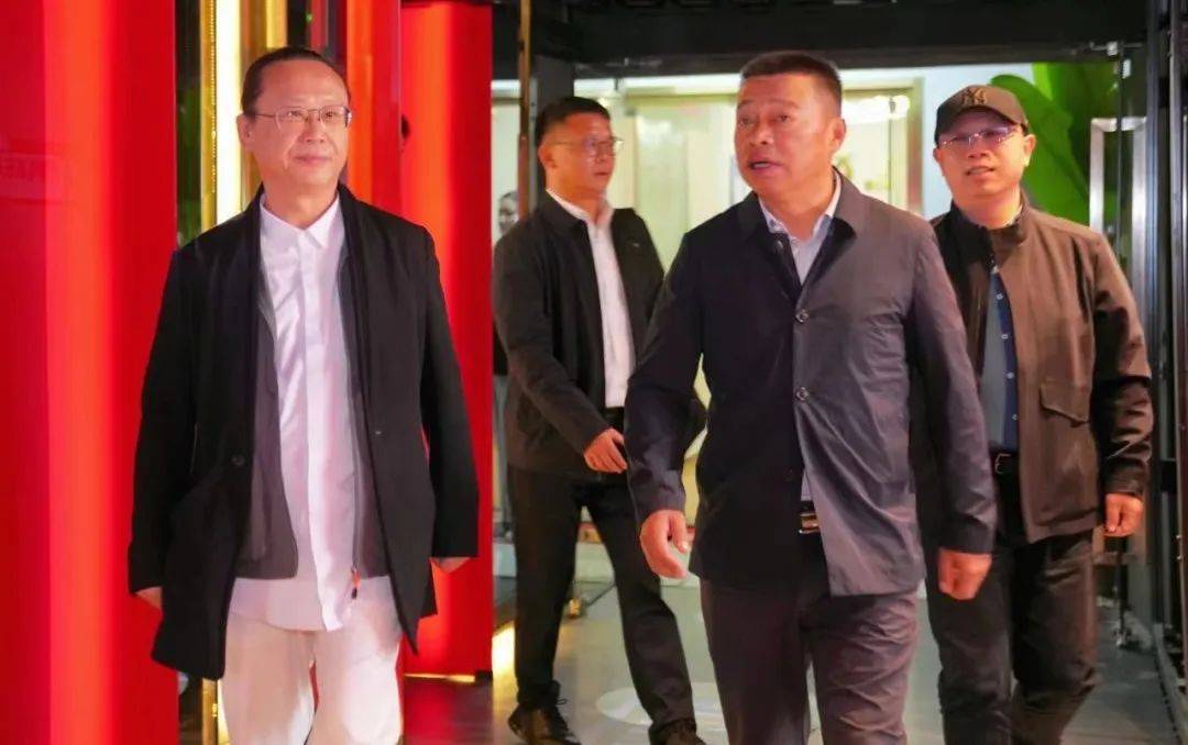 10月17日,丽江市委常委,古城区委书记苏武率队莅临集团北京总部考察