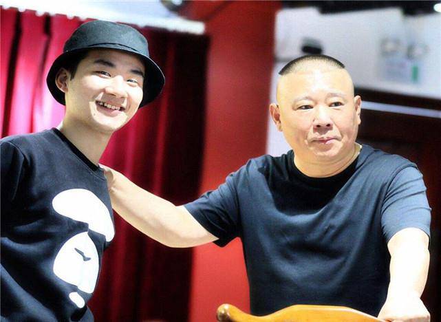 同样都是郭德纲的徒弟,岳云鹏并不是最受宠的,爱徒,儿徒,干儿子,亲