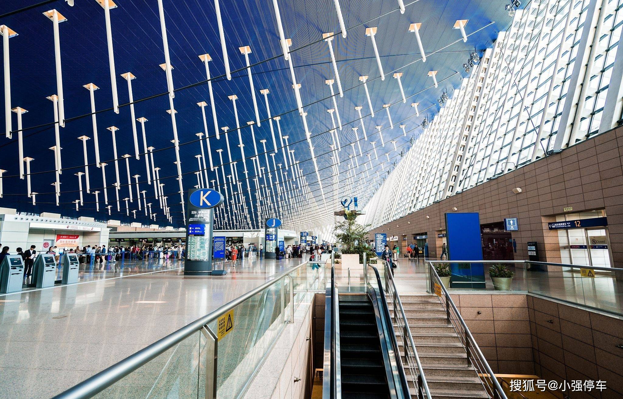 奔牛国际机场的改扩建工程是常州打造长三角中轴枢纽的重点项目之一.