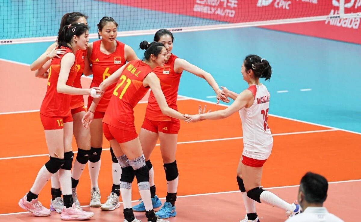 女排新赛季开幕在即,两支顶级球队汇聚,李盈莹能否亮相?