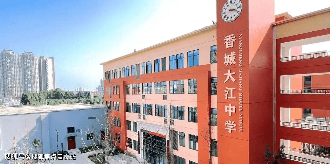 旃檀小学西校区,大江中学(公立)约1km以内有大江幼儿园牵着孩子的手