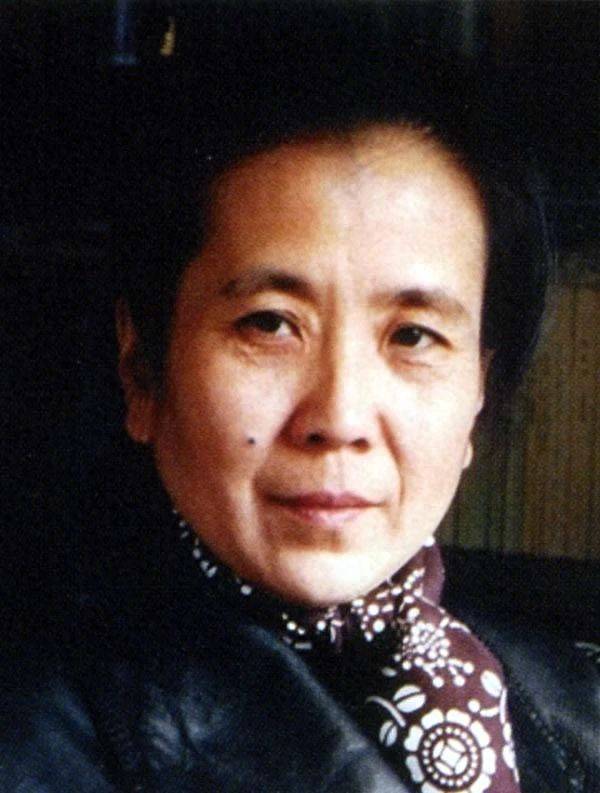 著名女导演王好为:与摄影家丈夫无儿无女,晚年与猫狗为伴